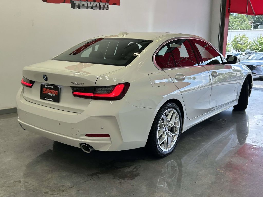 Used 2026 BMW 330i Sedan RWD image 3