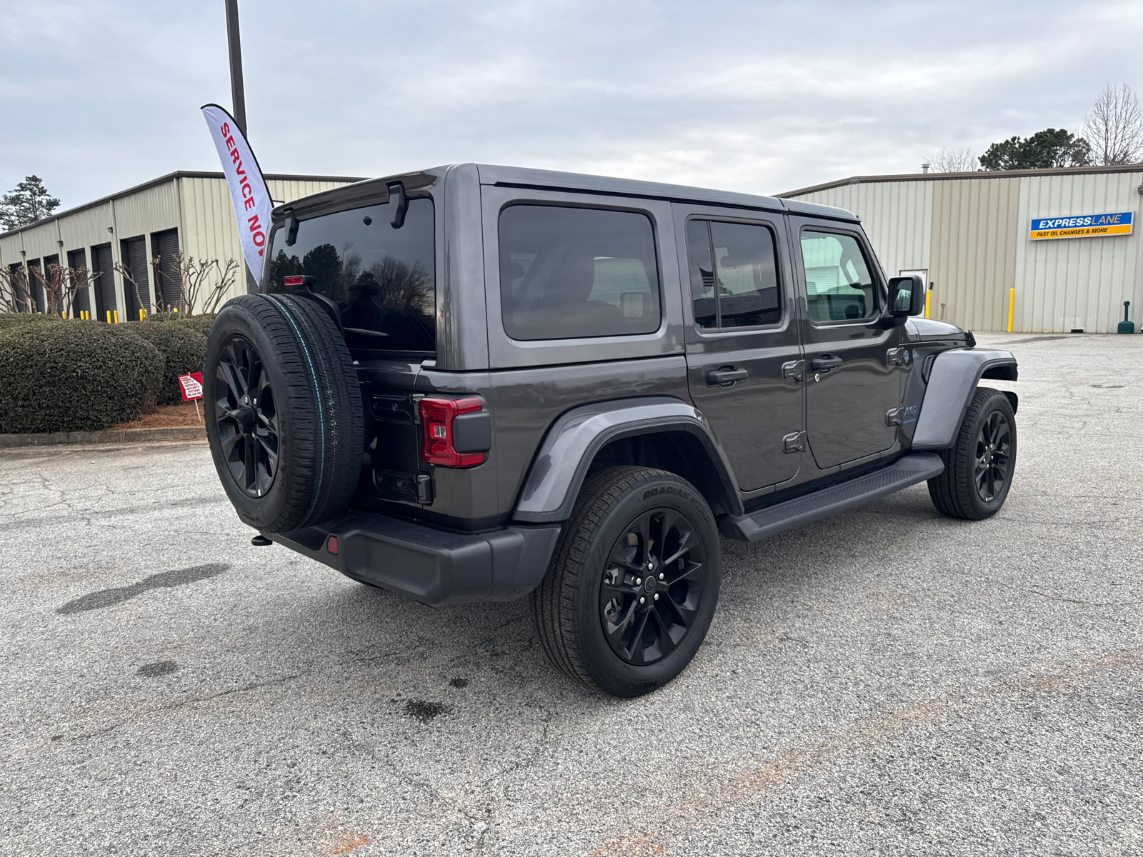 Used 2025 Jeep Wrangler Sahara image 5