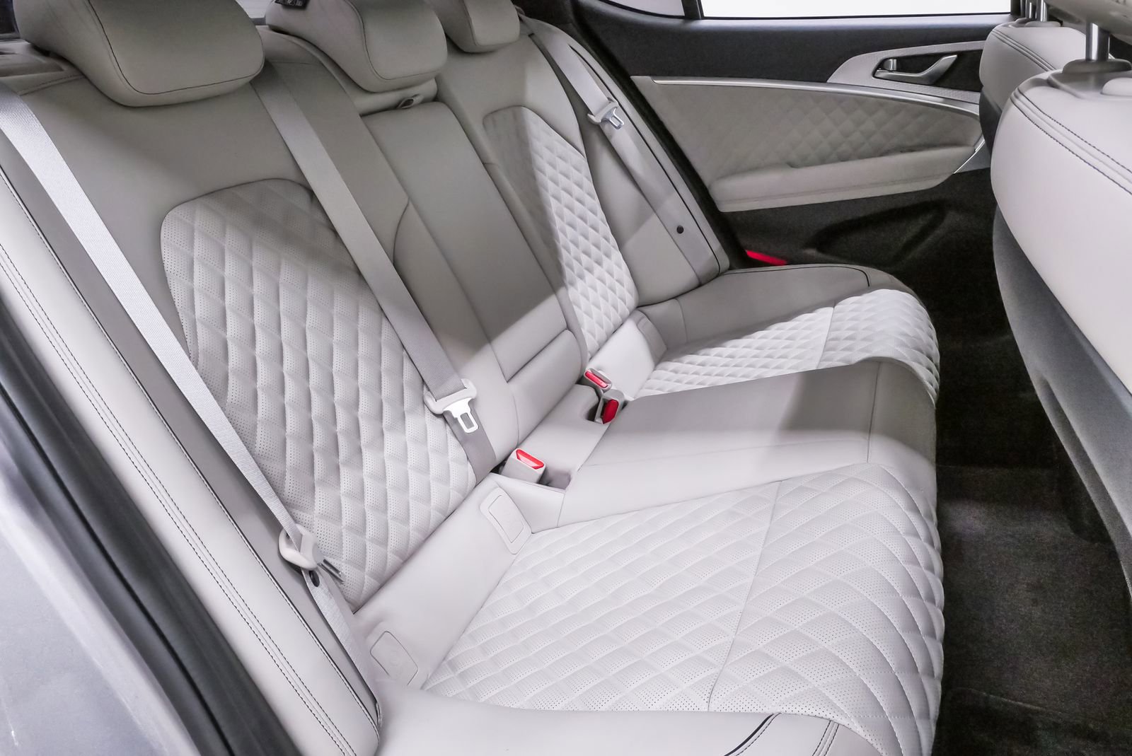 Certified 2022 Genesis G70 3.3T RWD image 12