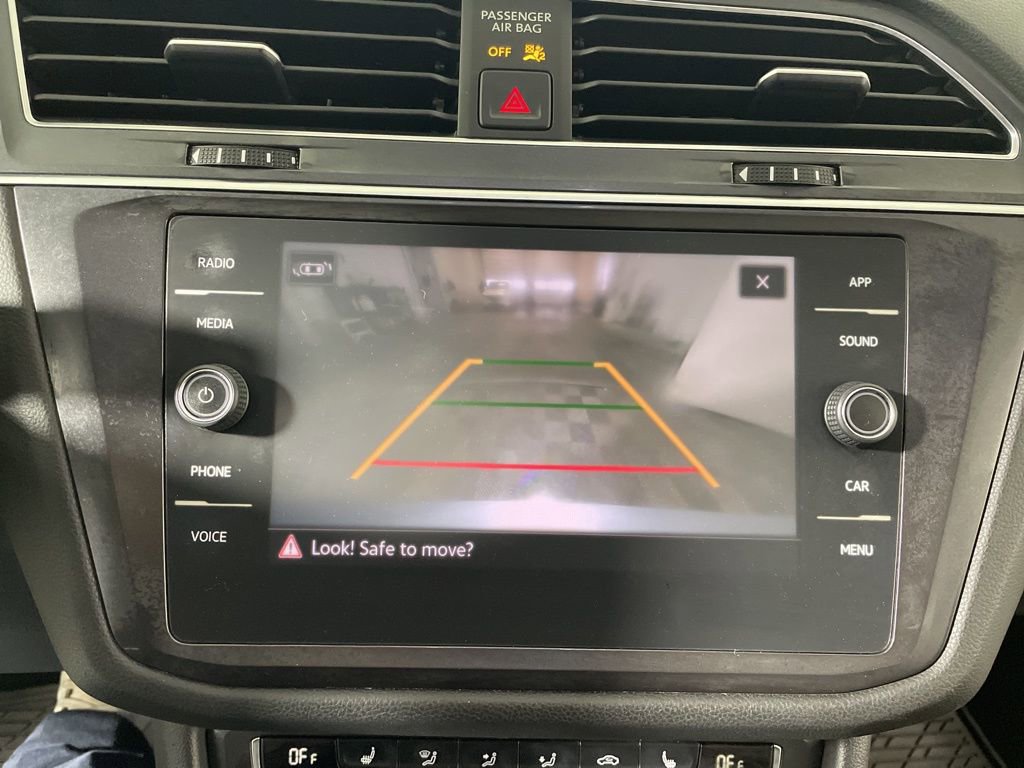 Used 2021 Volkswagen Tiguan SE w/ Panoramic Sunroof Package AWD/4WD image 16