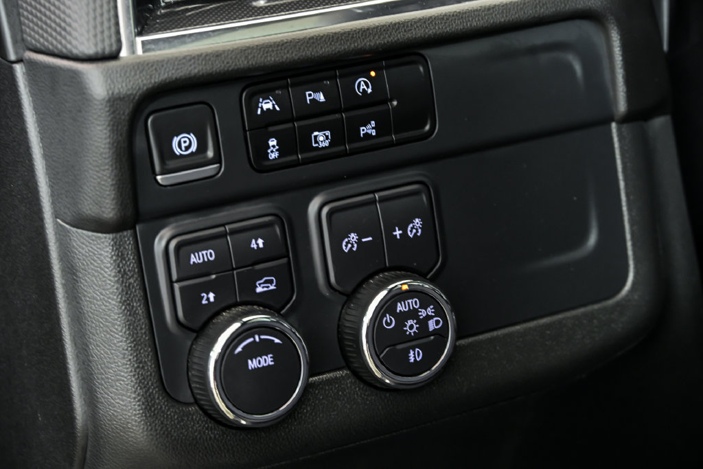 Used 2025 Chevrolet Suburban RST w/ Comfort Package AWD/4WD image 20