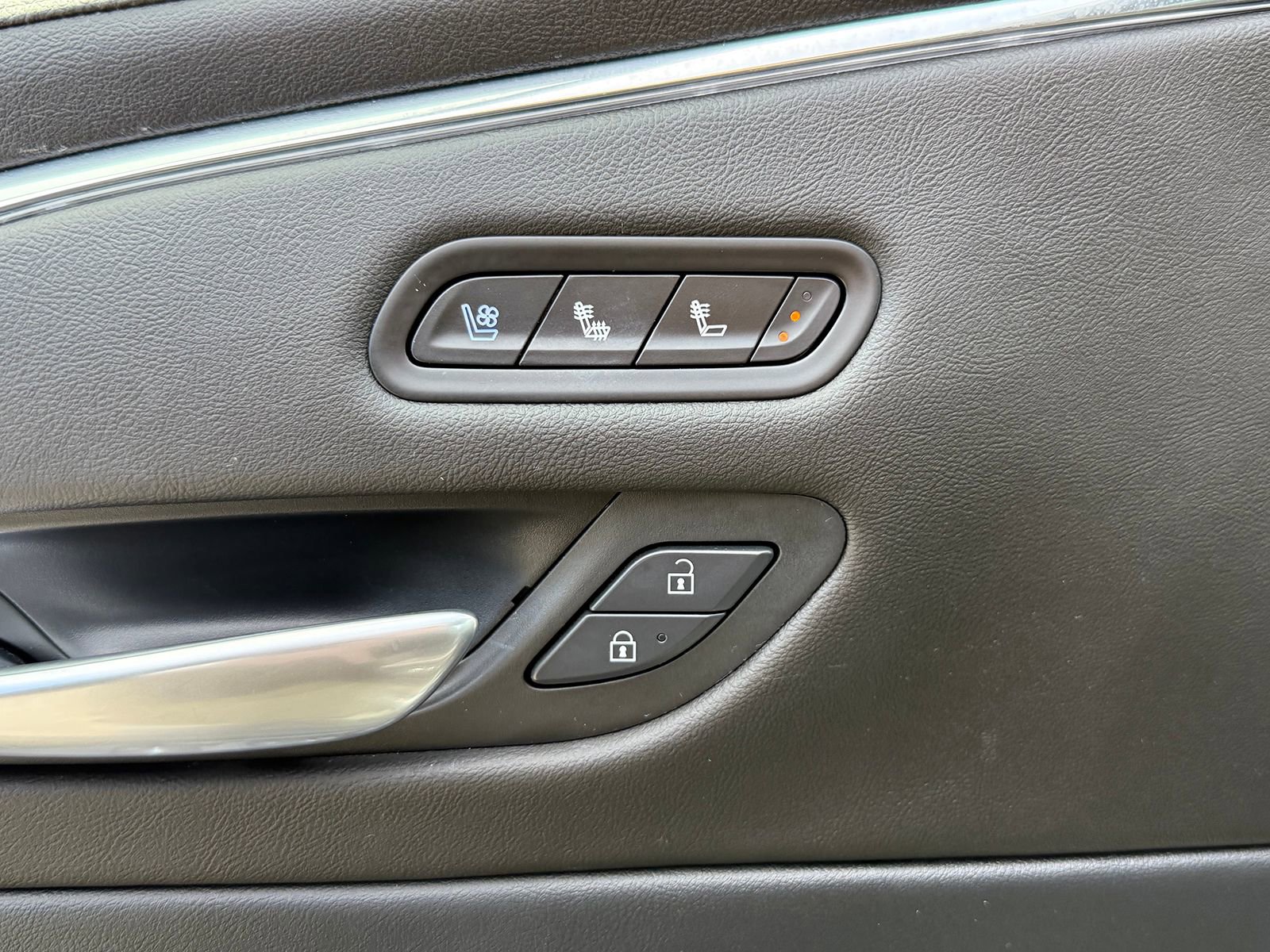 Certified 2024 Cadillac Escalade Premium Luxury AWD/4WD image 18