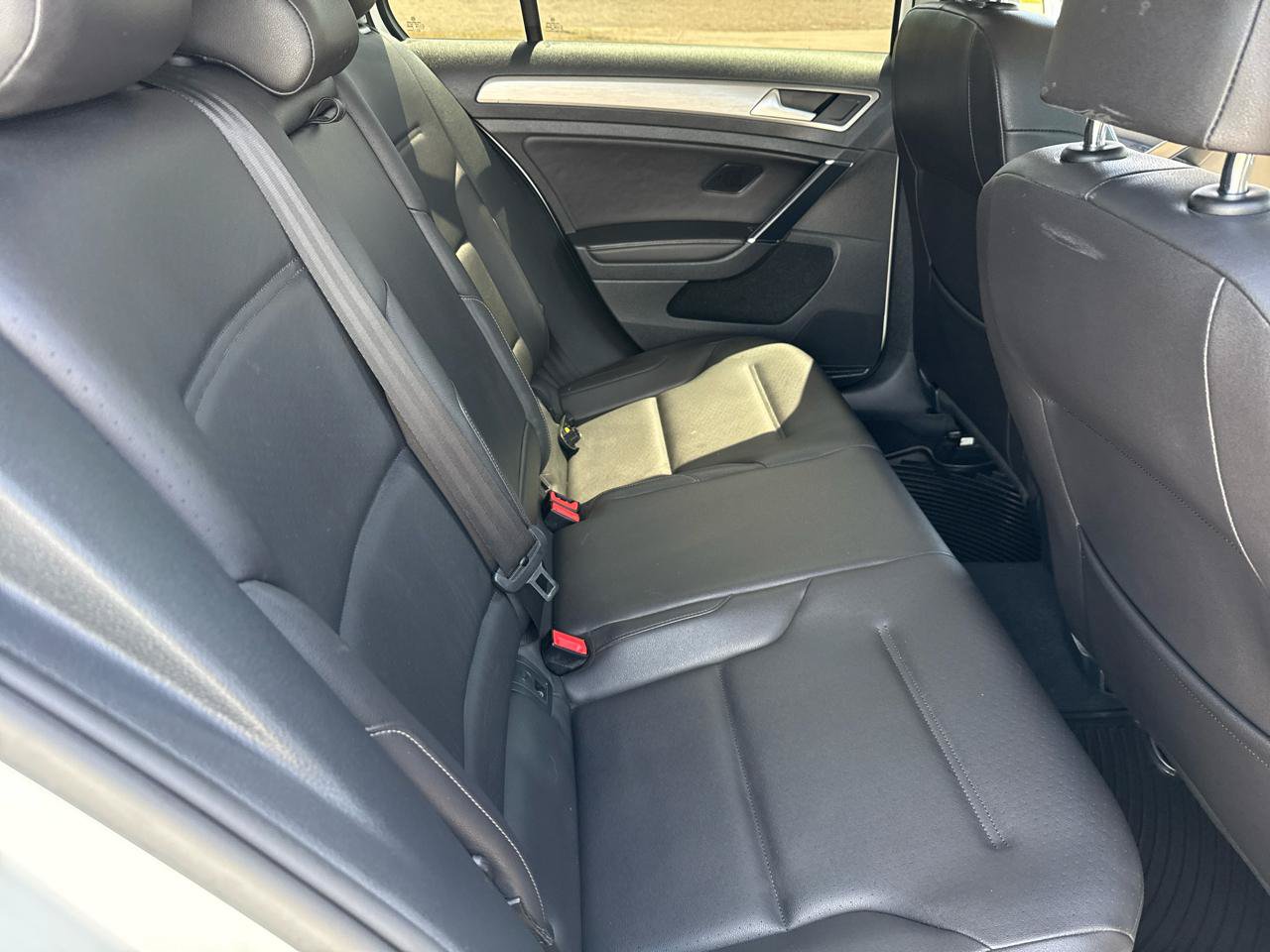 Used 2015 Volkswagen Golf TDI S FWD image 24