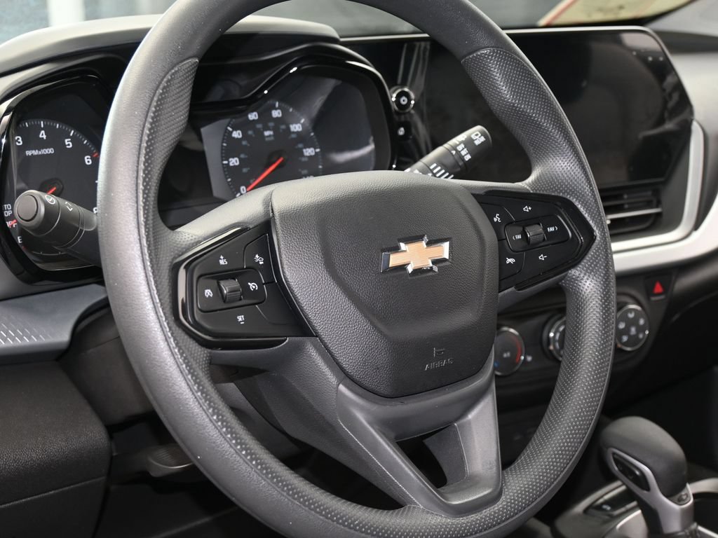 Used 2024 Chevrolet Trax LS w/ LS Convenience Package FWD image 13
