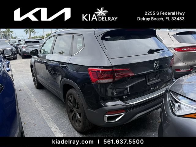 Used 2023 Volkswagen Taos SE w/ Panoramic Sunroof Package FWD image 3