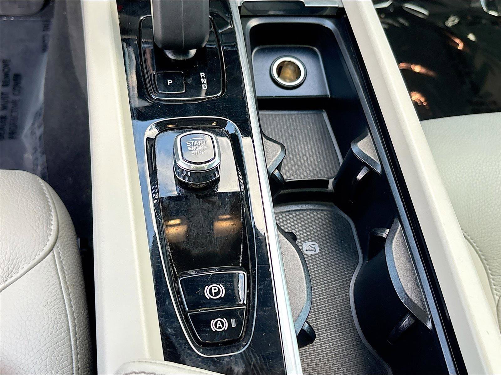 Used 2025 Volvo V60 B5 Cross Country Plus image 17