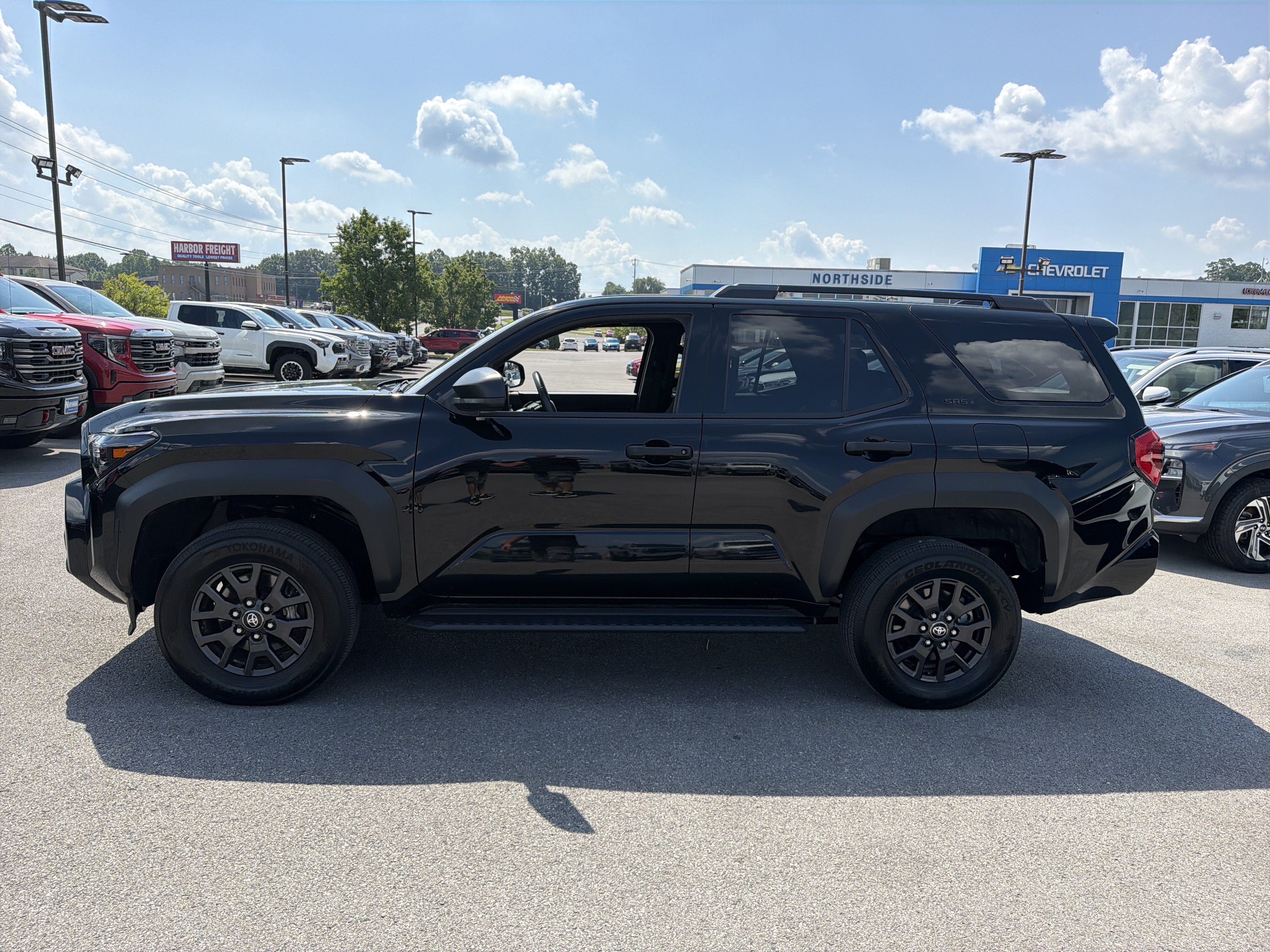 Used 2025 Toyota 4Runner SR5 AWD/4WD image 10