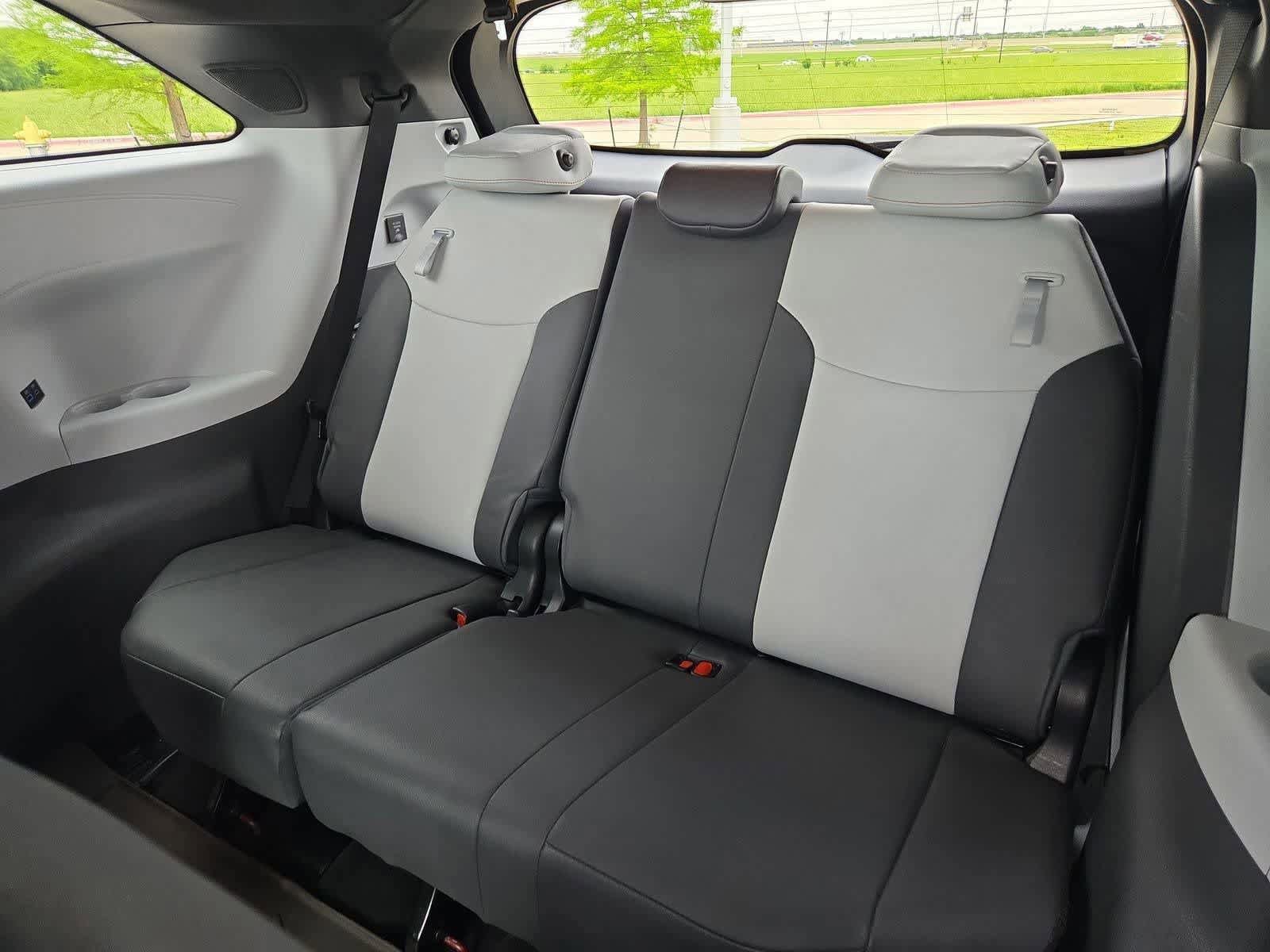 Used 2022 Toyota Sienna XSE w/ XSE Plus Package FWD image 38