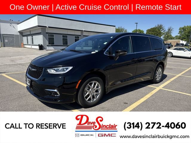 Used 2025 Chrysler Pacifica Select FWD image 1