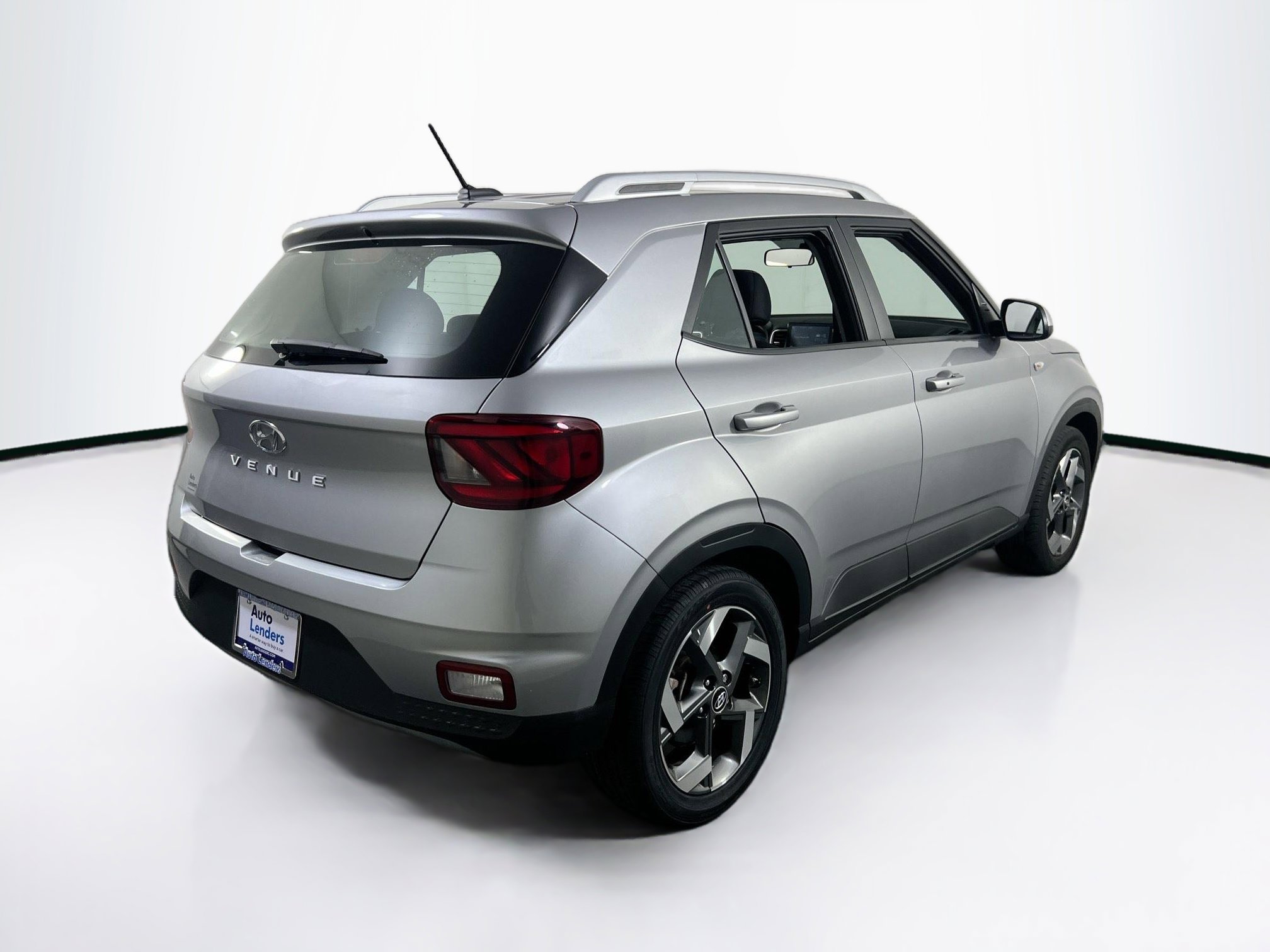 Used 2024 Hyundai Venue SEL FWD image 5