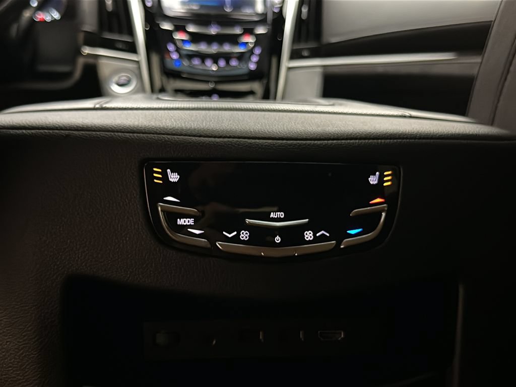Used 2020 Cadillac Escalade Platinum AWD/4WD image 27