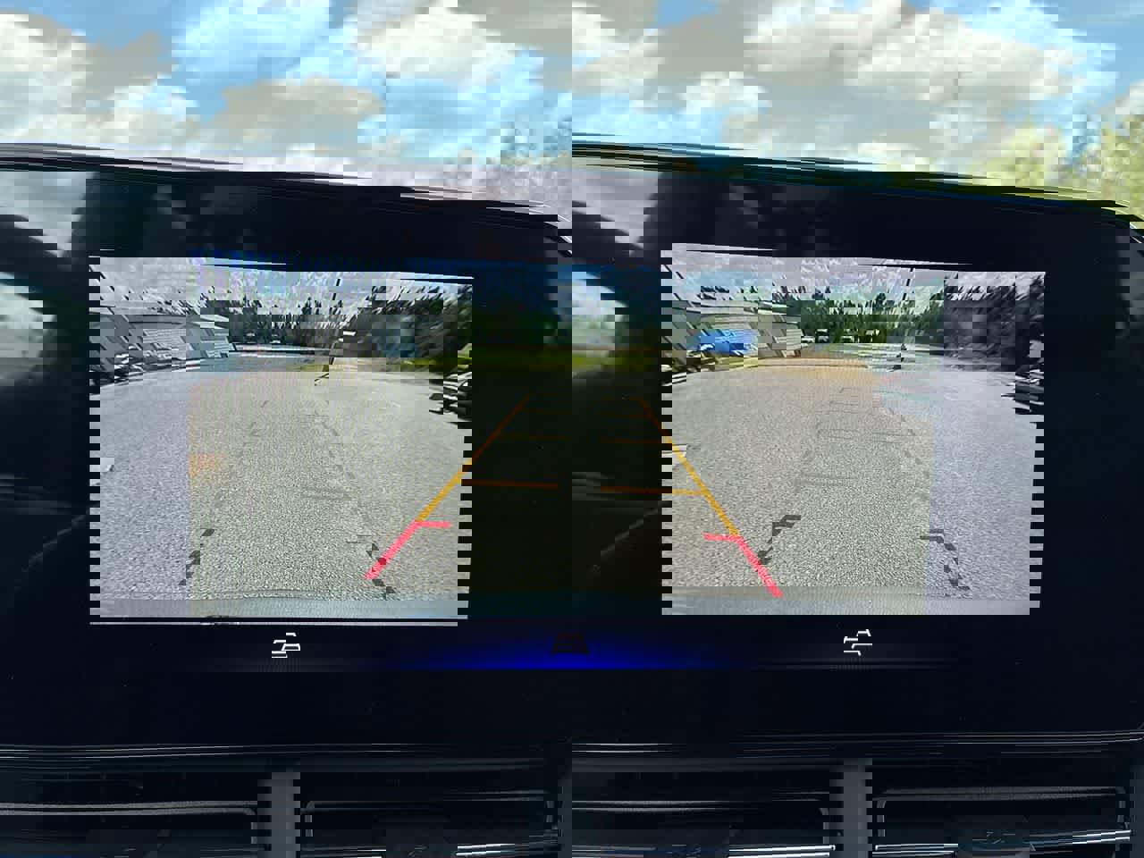 New 2026 Chevrolet Trax RS w/ Sunroof Package image 14