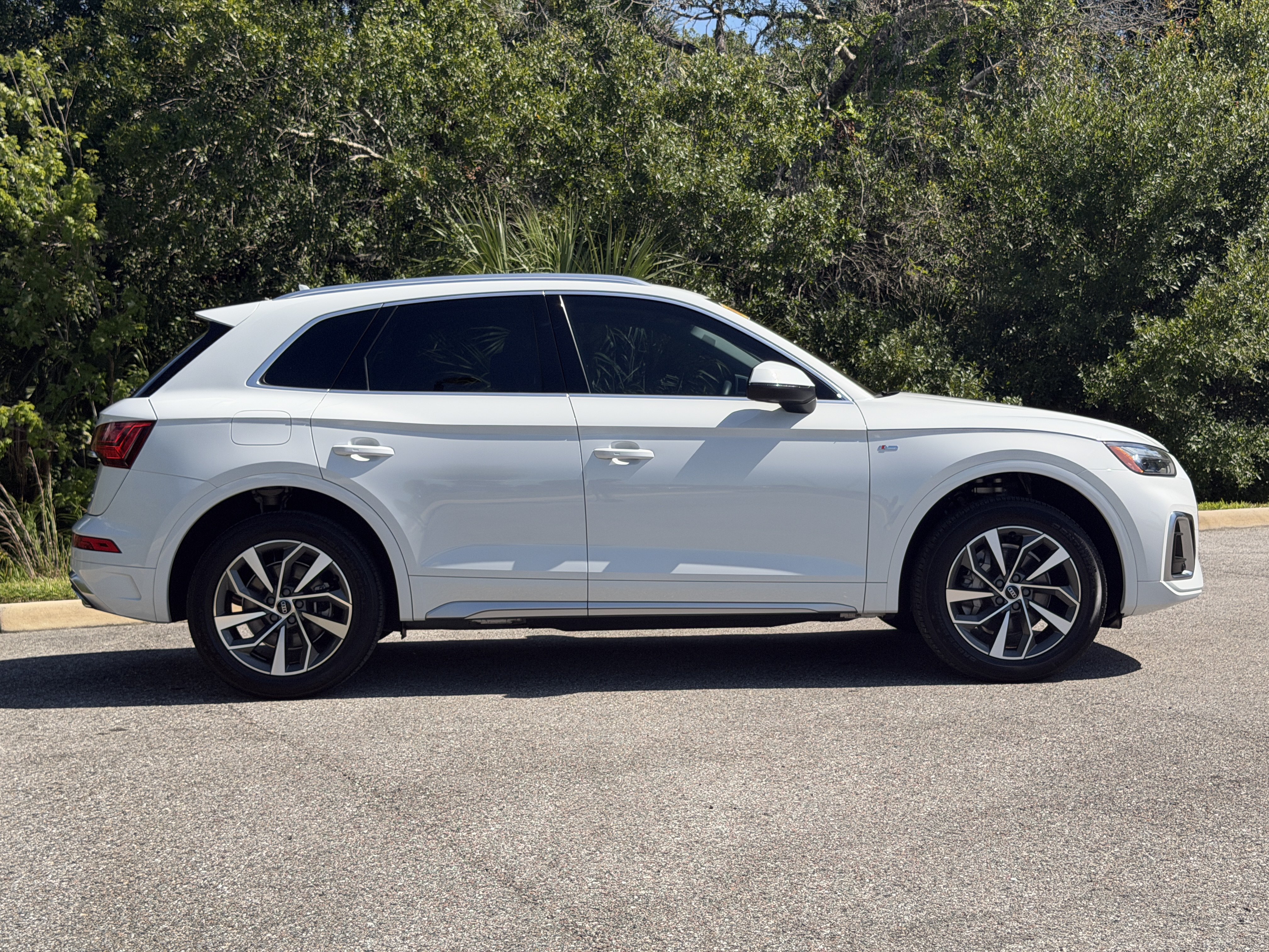 Used 2024 Audi Q5 2.0T Premium Plus w/ Premium Plus Package AWD/4WD image 2