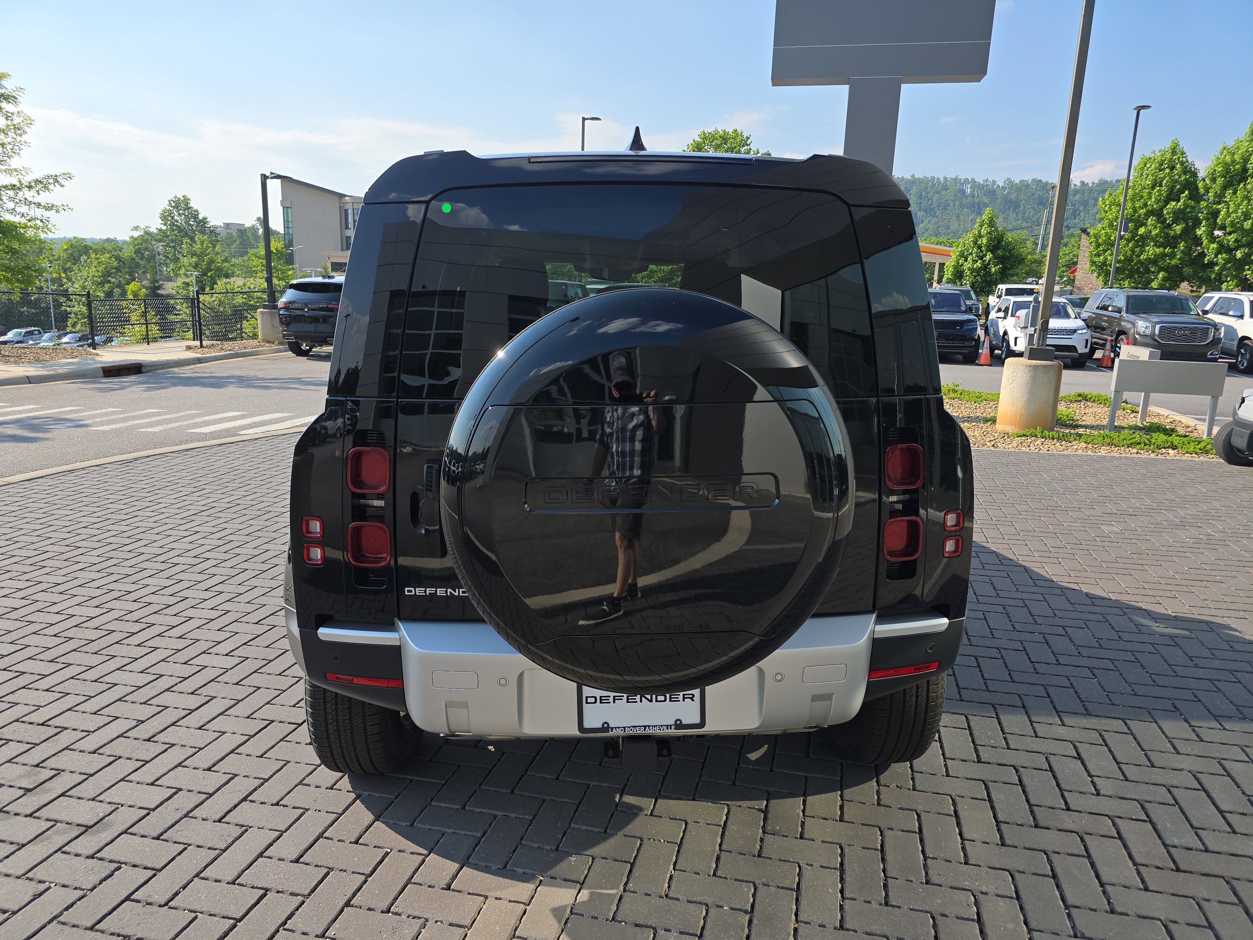 Certified 2025 Land Rover Defender 110 S AWD/4WD image 5