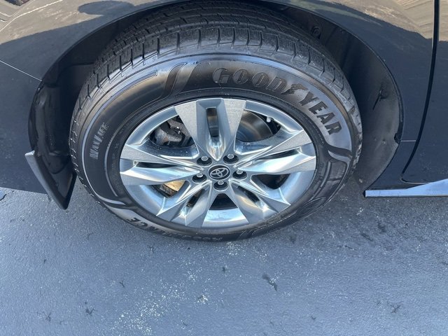 Used 2022 Toyota Sienna Limited image 24