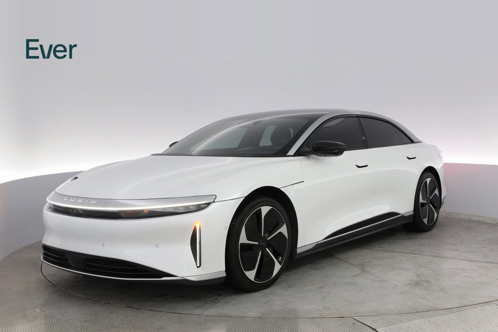 Used 2024 Lucid Air Touring image 2
