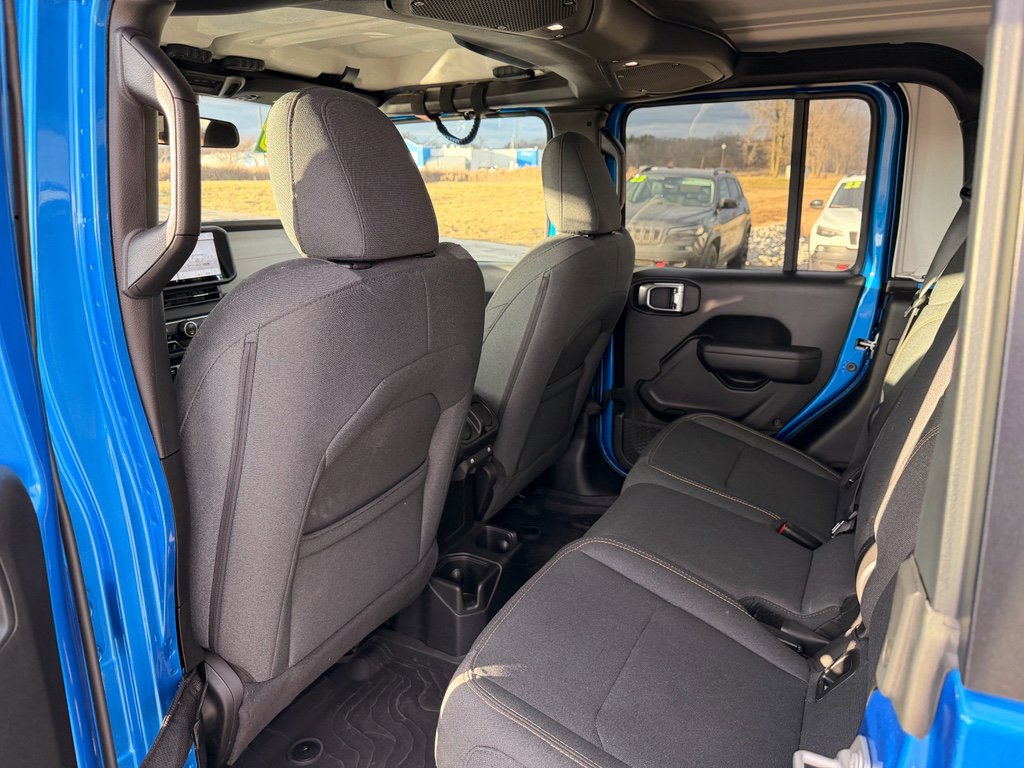 Used 2024 Jeep Gladiator Sport AWD/4WD image 15