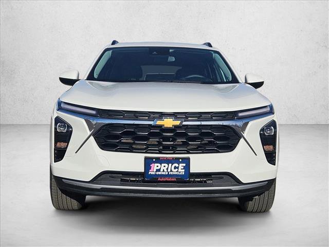 Used 2025 Chevrolet Trax LT image 2