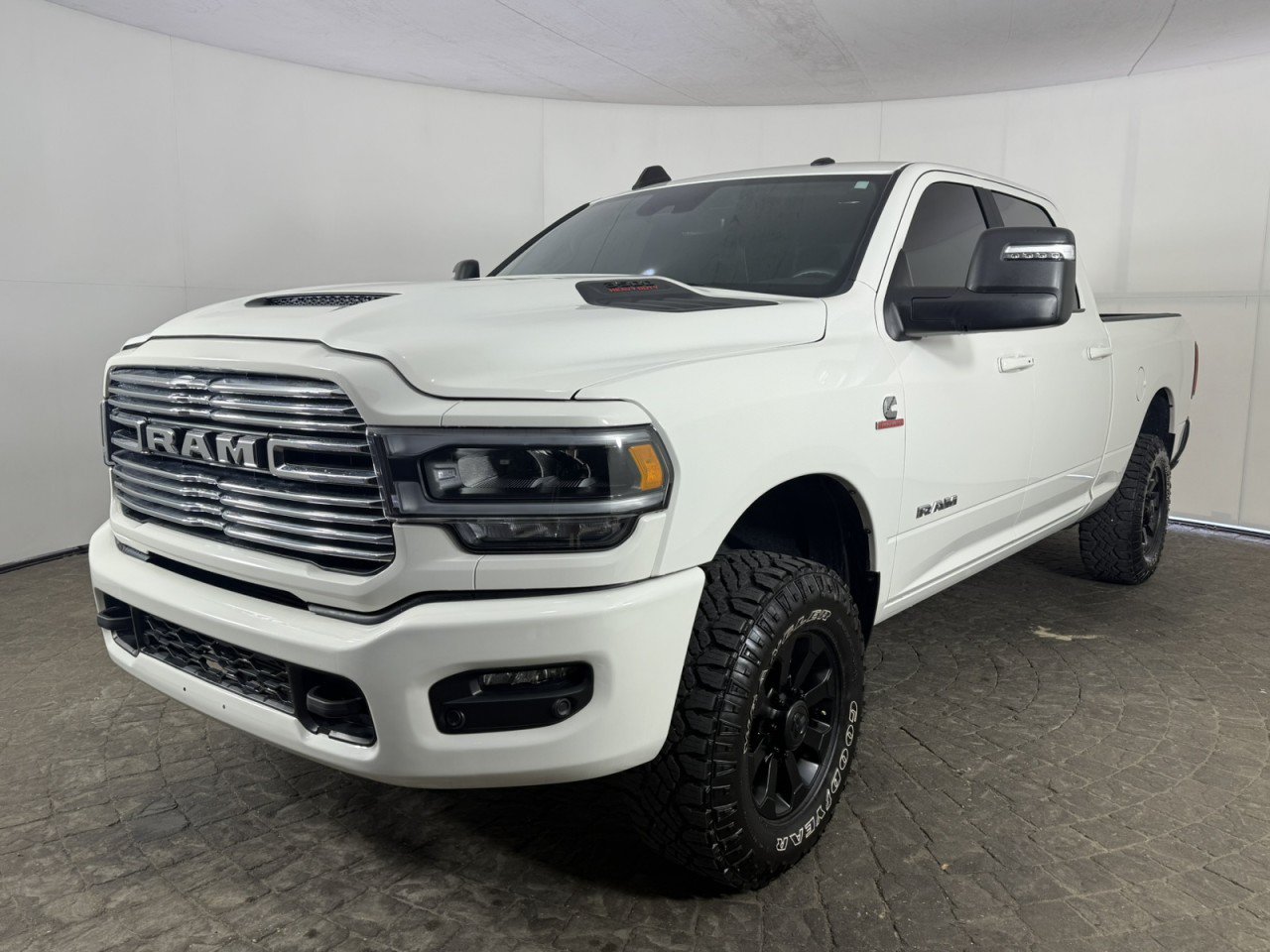 Used 2024 RAM 3500 Laramie w/ Night Edition AWD/4WD image 3