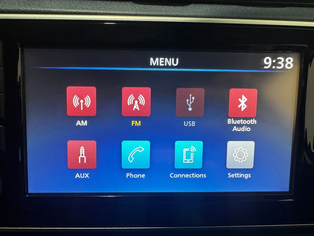 Used 2025 Nissan Versa SV image 3