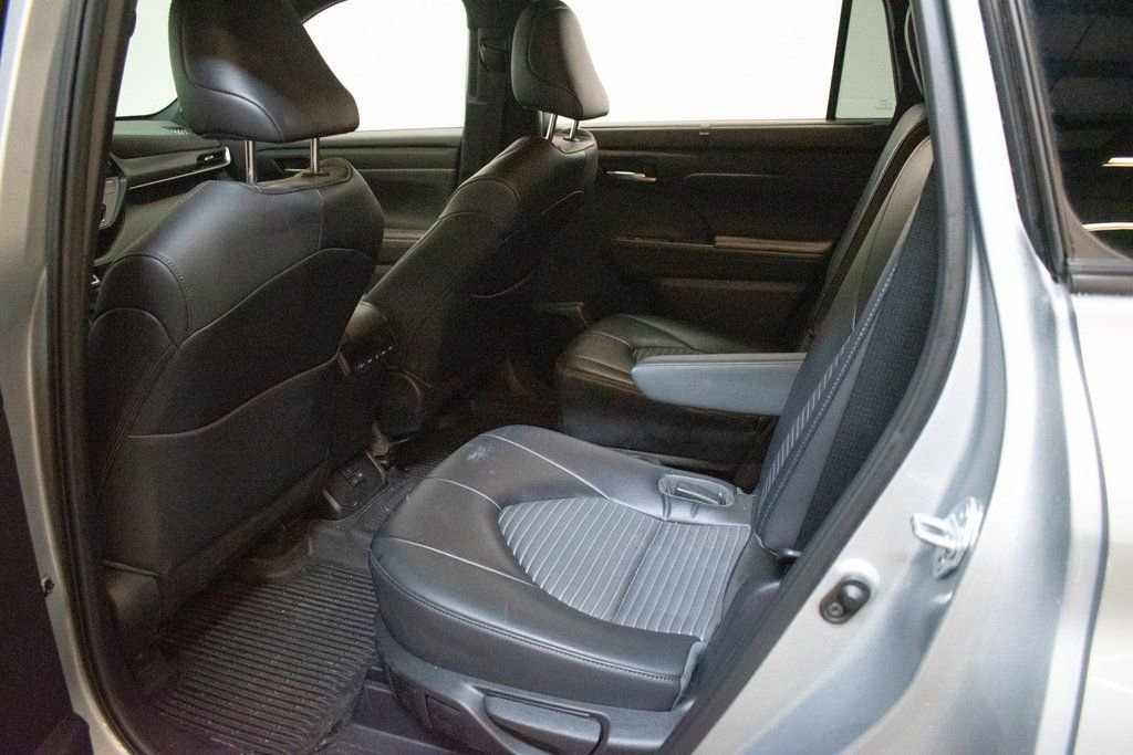 Used 2023 Toyota Highlander XSE image 23