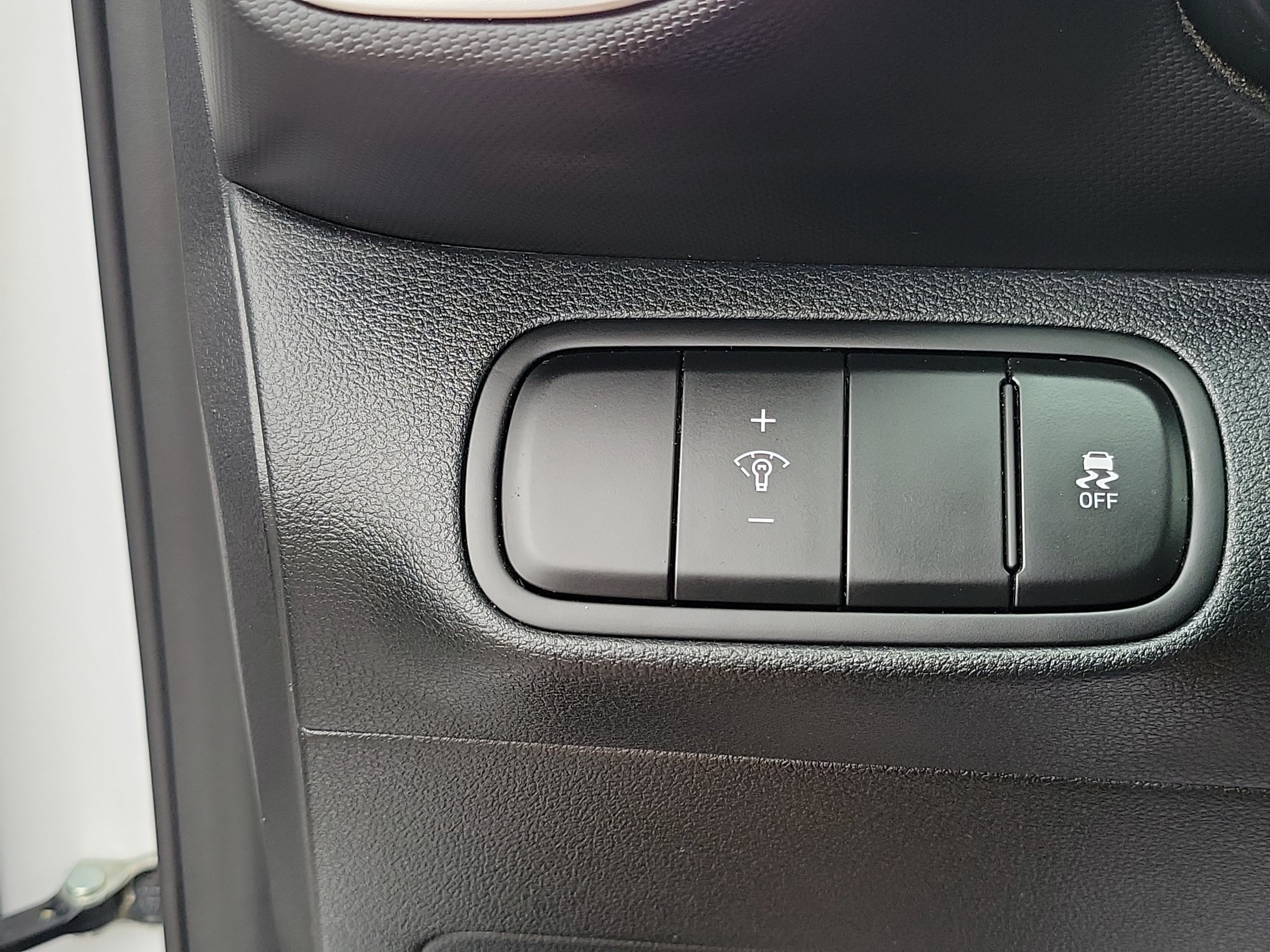 Certified 2024 Hyundai Venue SEL FWD image 12