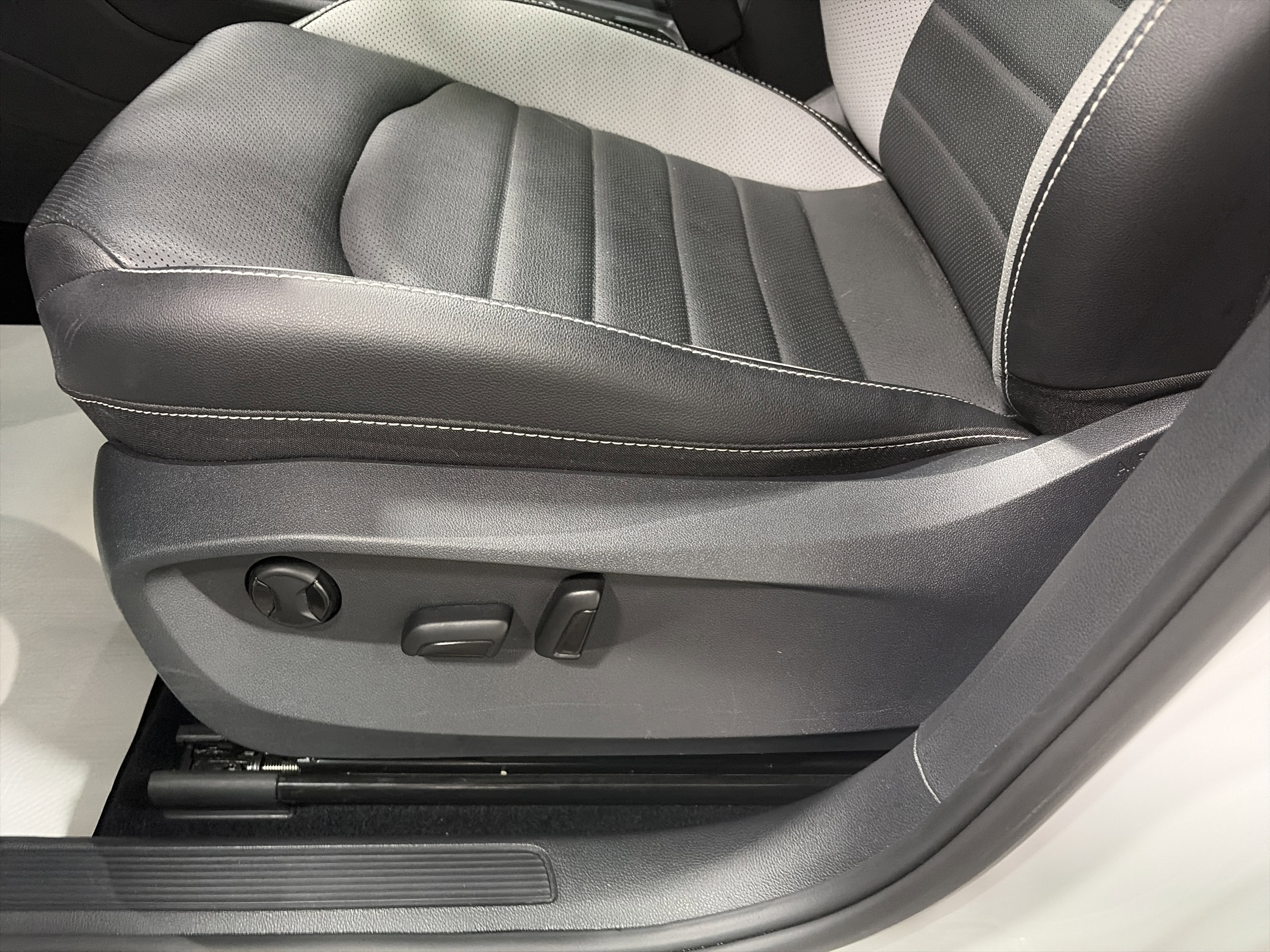 Certified 2022 Volkswagen Taos SEL AWD/4WD image 14