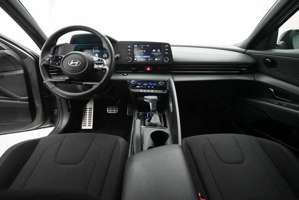 Used 2025 Hyundai Elantra Sport image 5