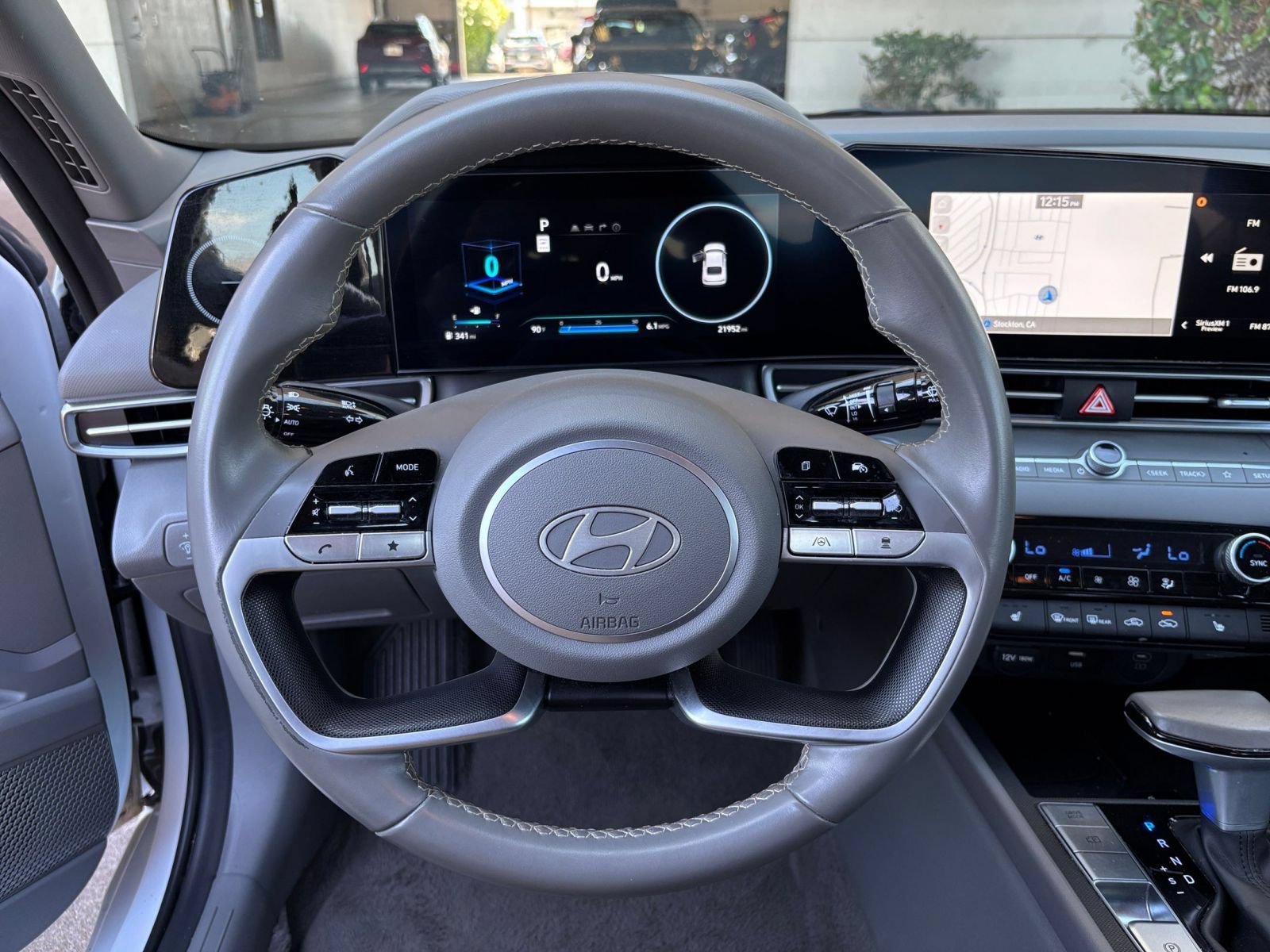 Used 2025 Hyundai Elantra SEL FWD image 28