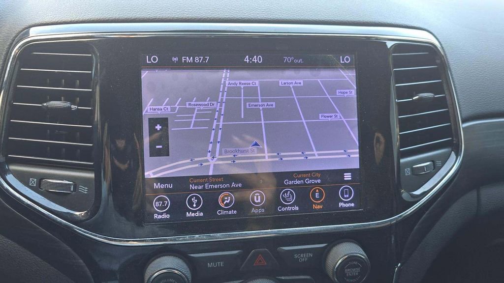 Used 2019 Jeep Grand Cherokee Altitude image 15