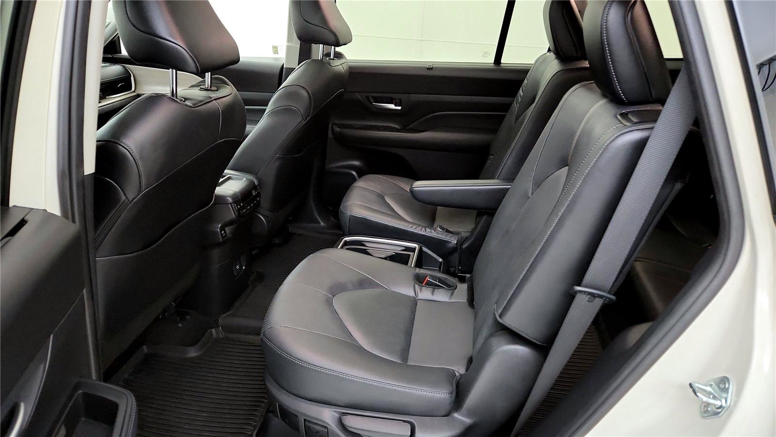 Used 2024 Toyota Grand Highlander Platinum image 24