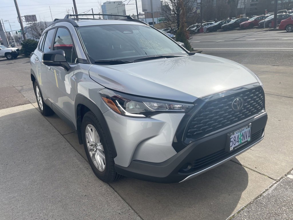 Used 2025 Toyota Corolla Cross LE w/ Moonroof Package image 4