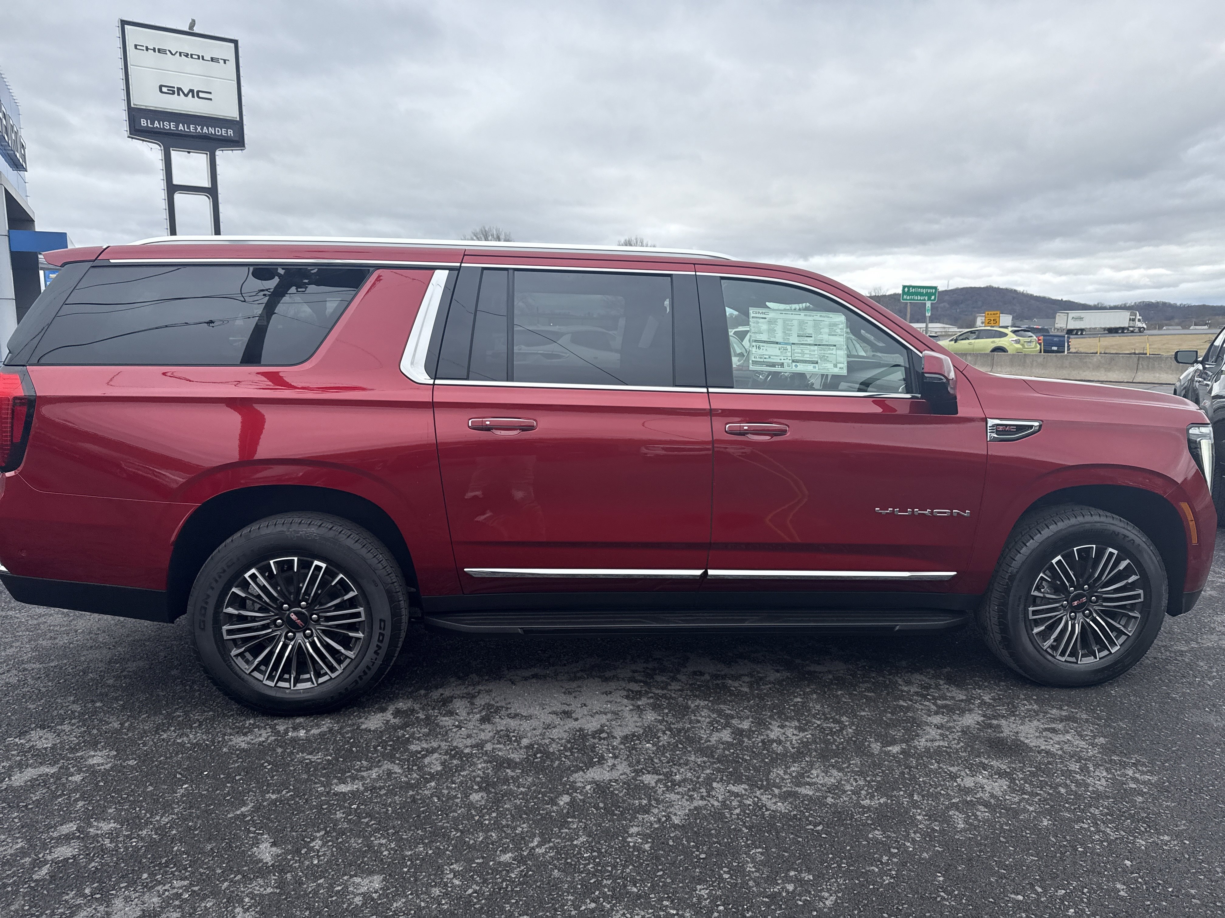 New 2026 GMC Yukon XL Elevation image 2