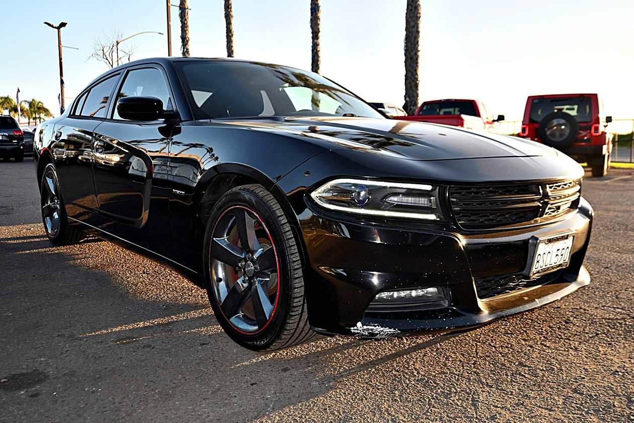Used 2017 Dodge Charger R/T image 3