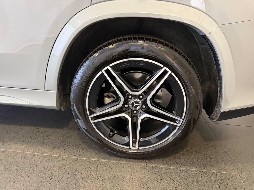 Used 2025 Mercedes-Benz GLS 450 4MATIC image 11