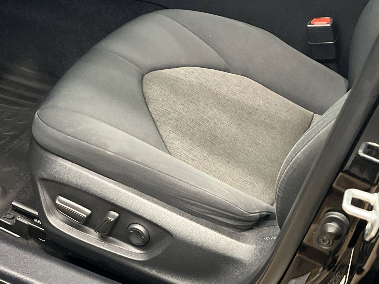 Used 2023 Toyota Camry LE image 12