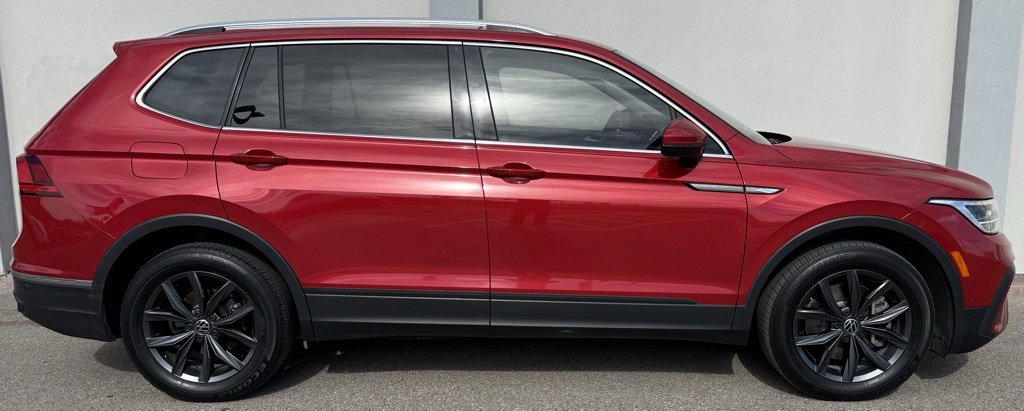 Used 2022 Volkswagen Tiguan SE w/ Panoramic Sunroof Package image 4