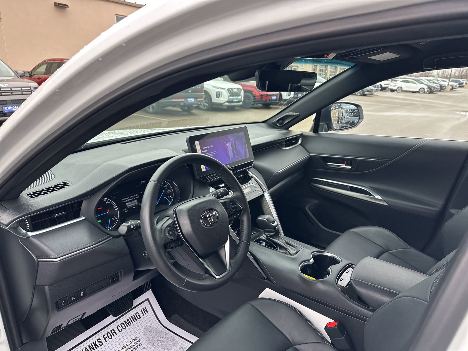 Used 2023 Toyota Venza XLE AWD/4WD image 11