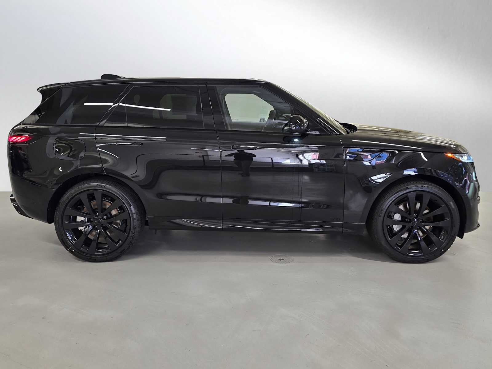 New 2026 Land Rover Range Rover Sport Dynamic SE AWD/4WD image 6
