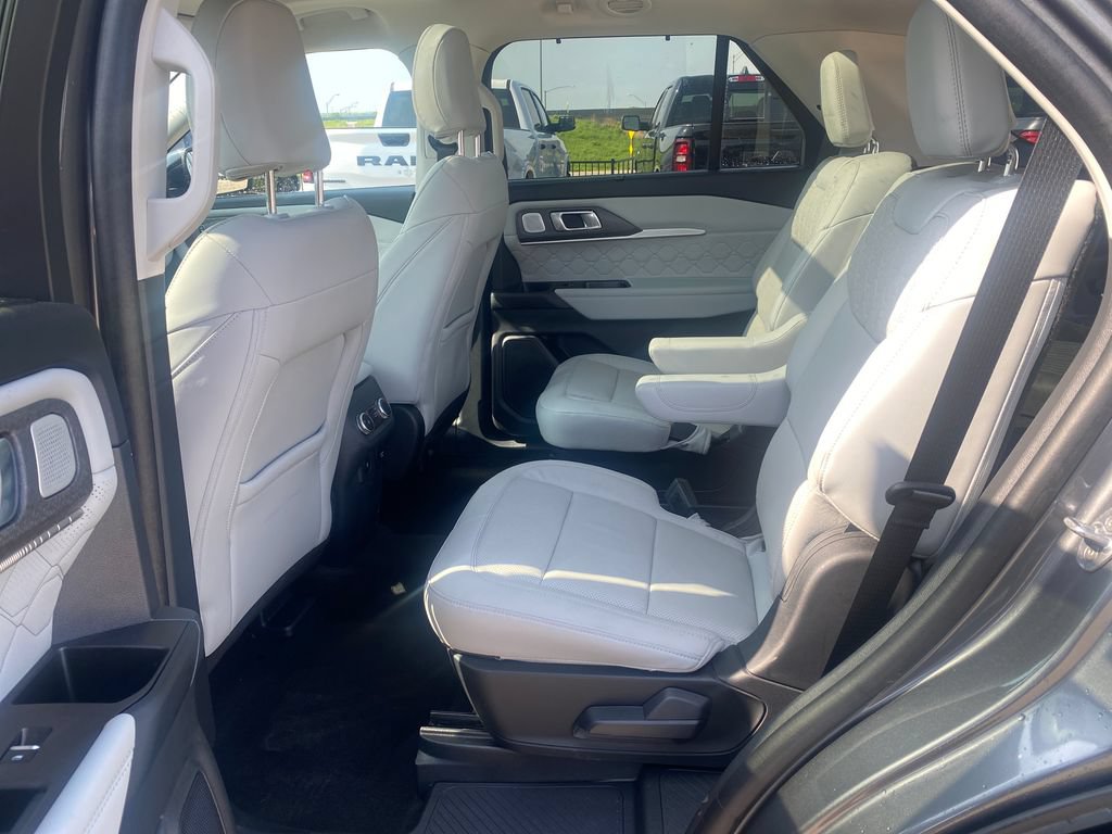Used 2025 Ford Explorer Platinum w/ Ultimate Package AWD/4WD image 26