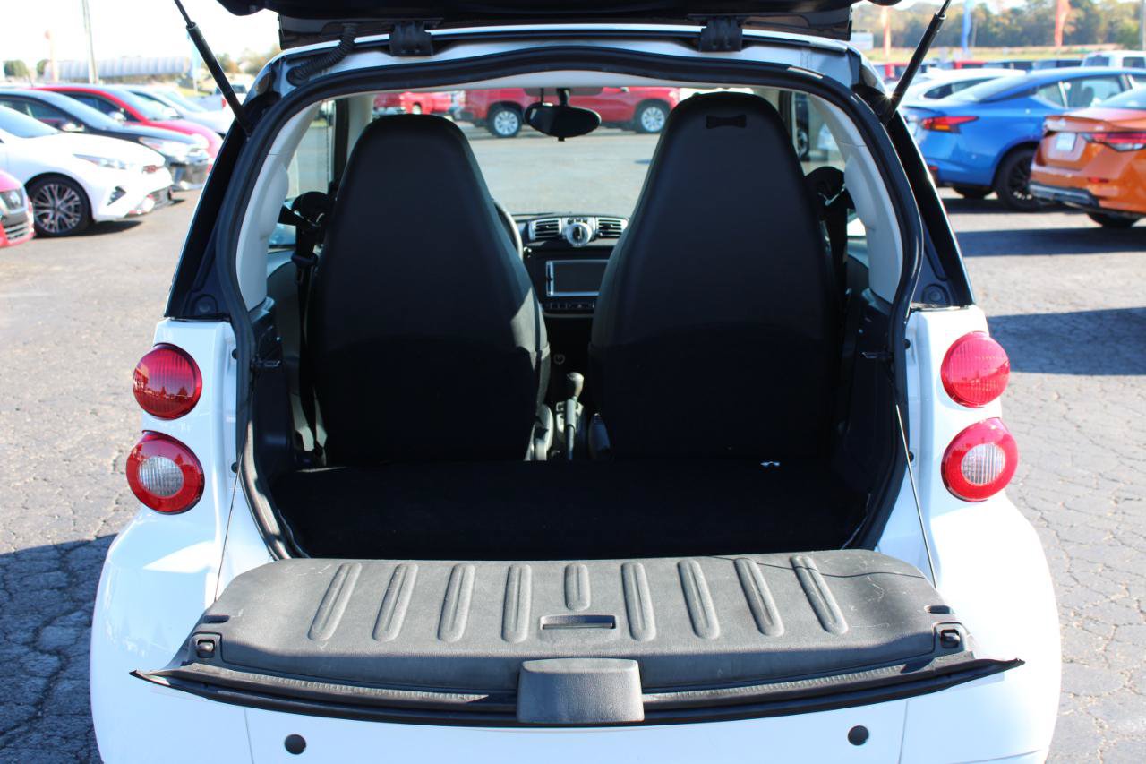Used 2015 smart fortwo passion RWD image 8