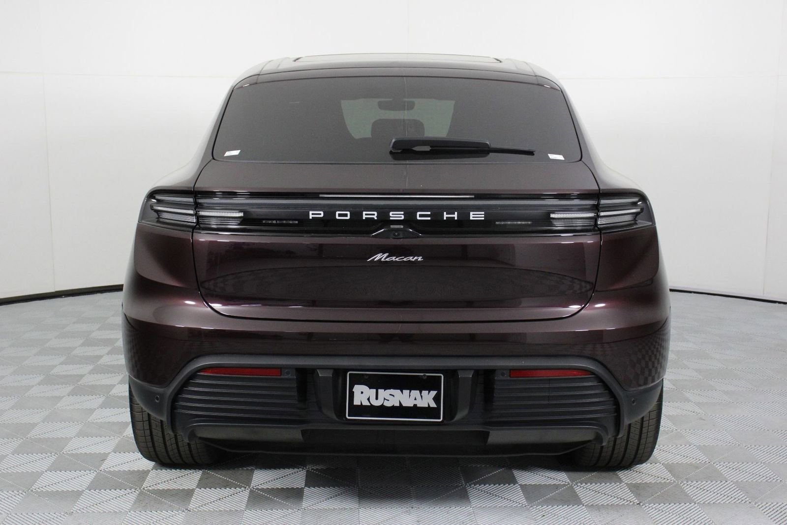 Certified 2025 Porsche Macan Electric RWD image 4