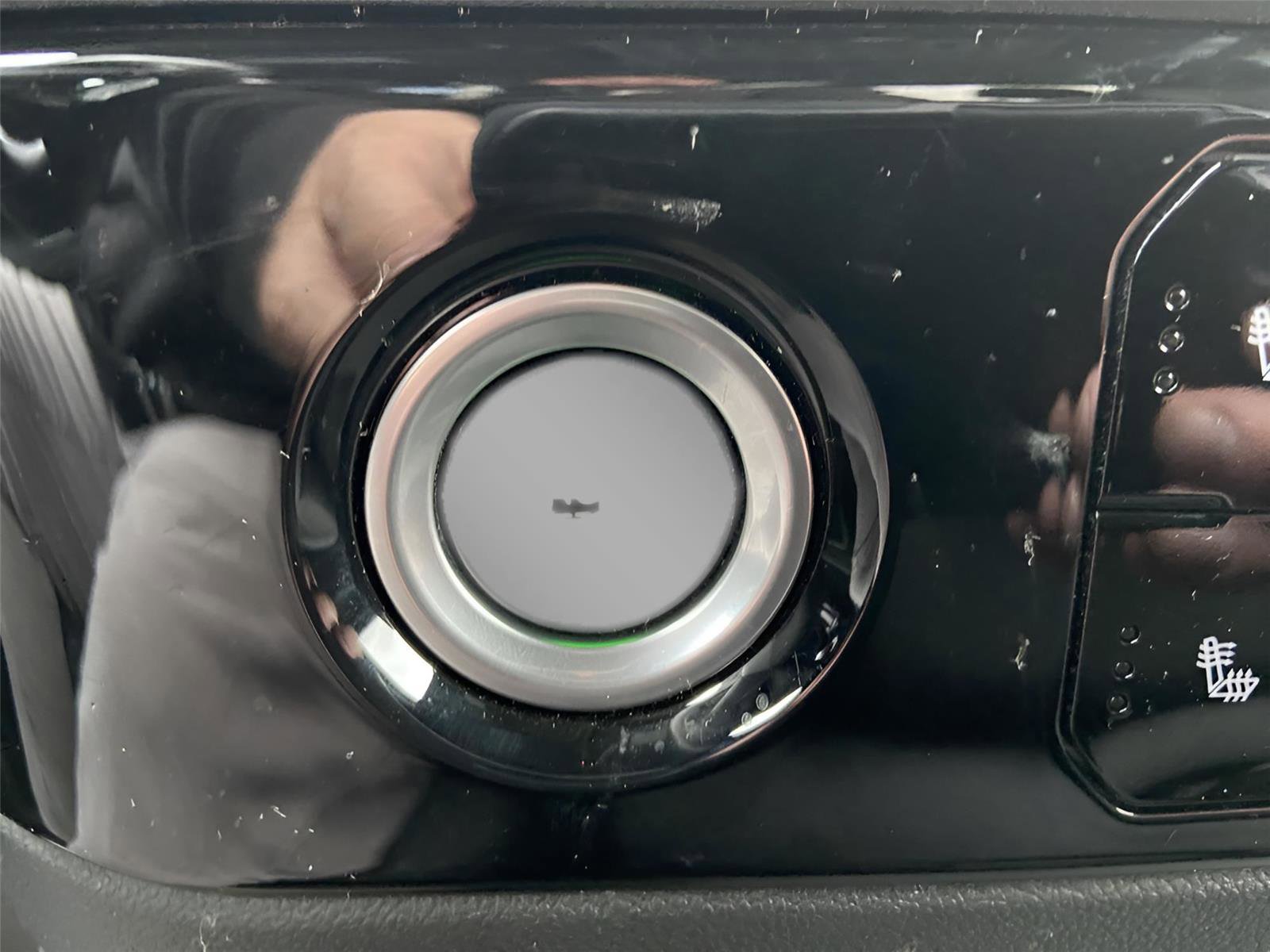 Used 2024 Chevrolet Silverado 1500 LT image 30