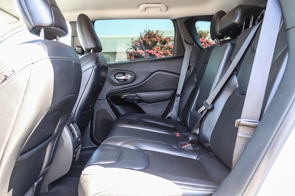 Used 2020 Jeep Cherokee Latitude Plus FWD image 23
