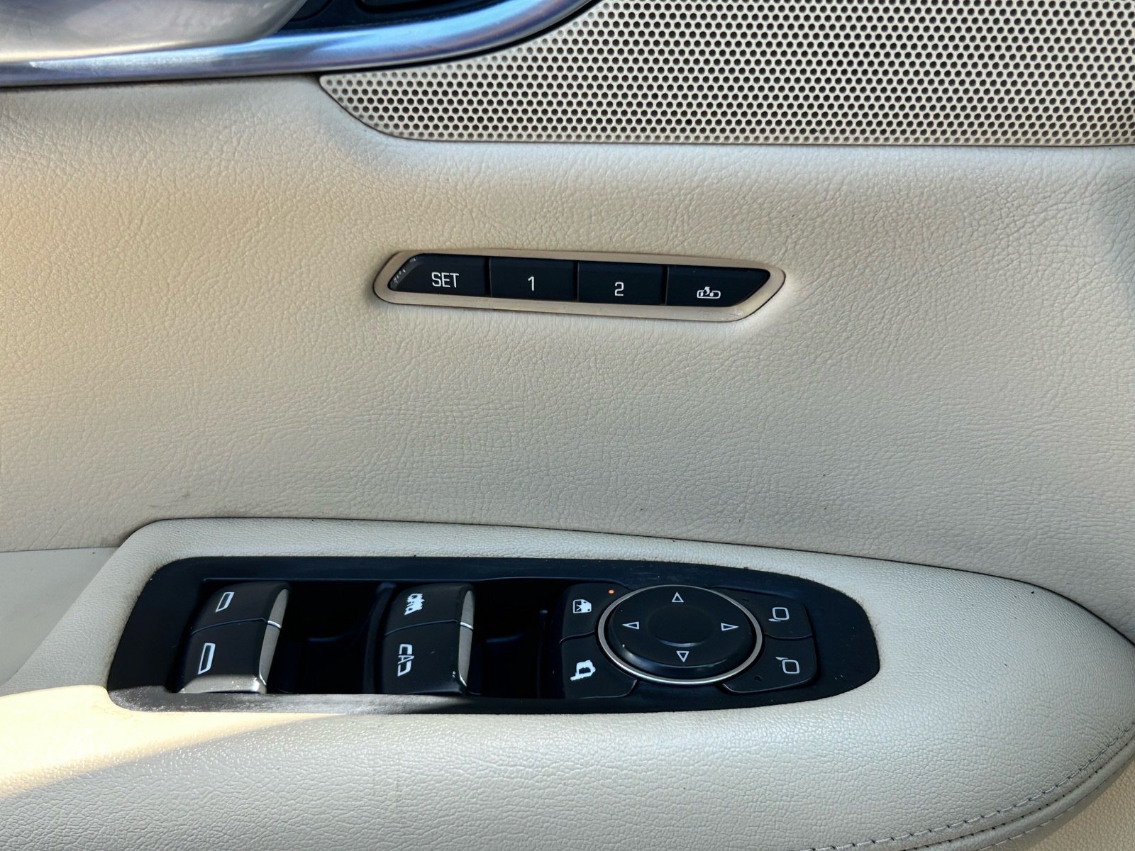 Used 2017 Cadillac XT5 Luxury w/ Driver Awareness Package FWD image 31