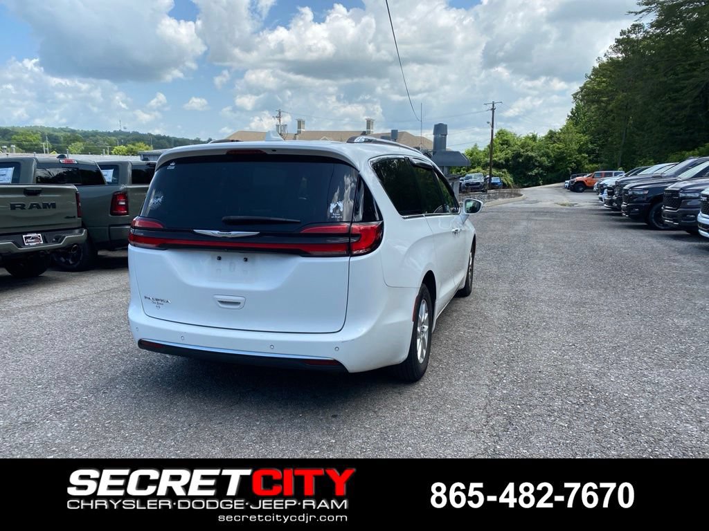 Used 2021 Chrysler Pacifica Touring-L FWD image 5