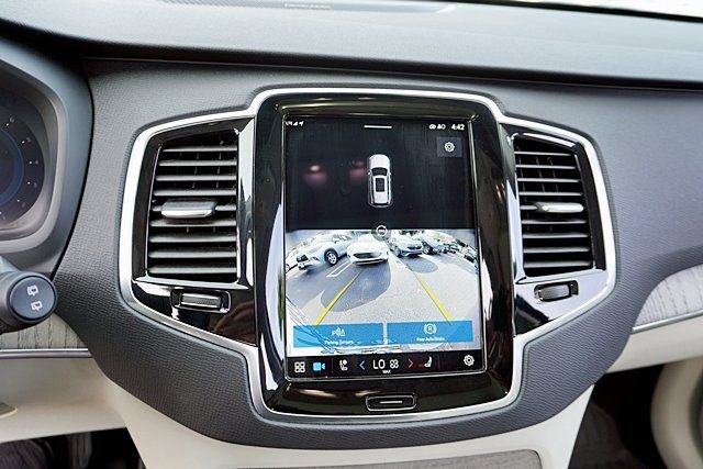 Used 2025 Volvo XC90 B6 Plus w/ Protection Package Premier image 28