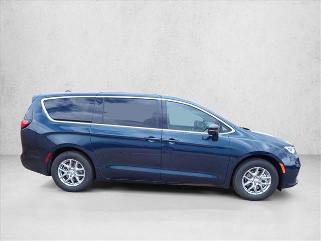 New 2025 Chrysler Pacifica Select FWD image 5