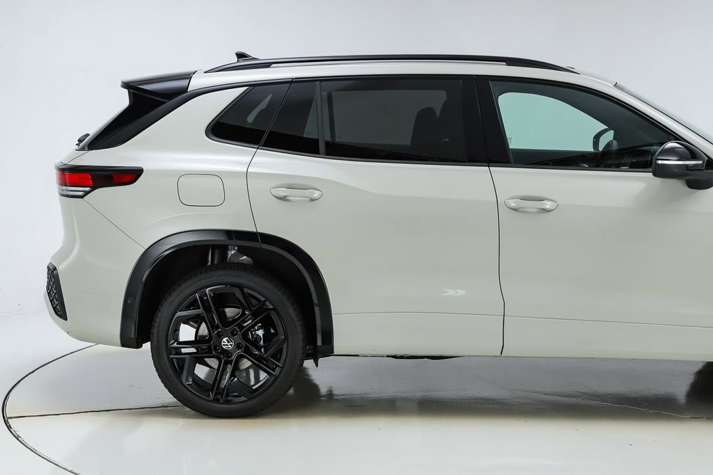 New 2026 Volkswagen Tiguan SE R-Line image 11