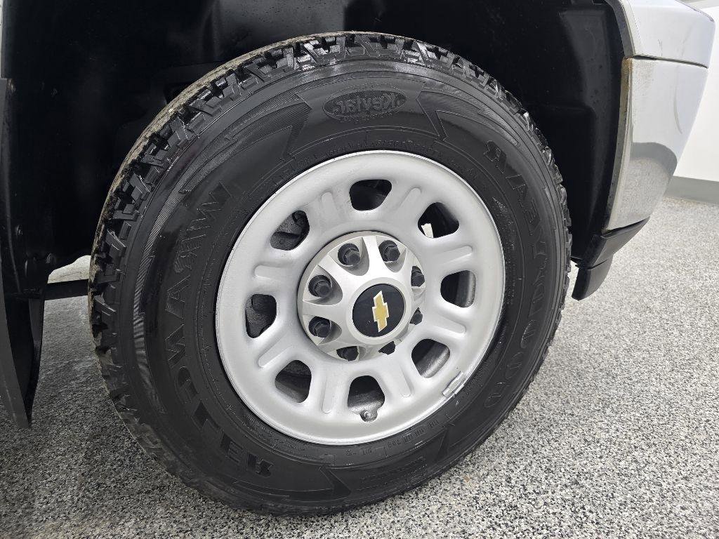 Used 2014 Chevrolet Silverado 3500 W/T image 32